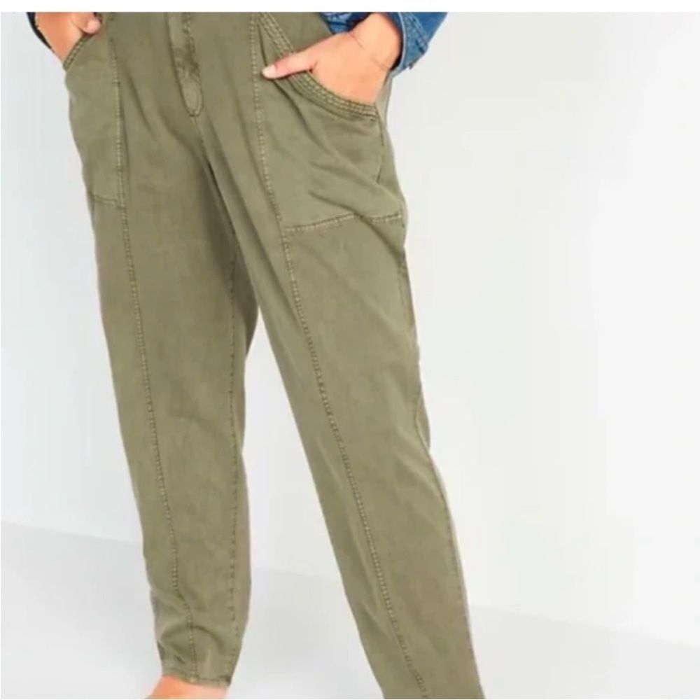 OLD NAVY High Waisted Garment-Dyed Utility Pants in Green. Size Small